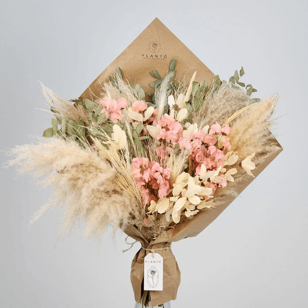 buque_presenteavel_de_flores_desidratadas_com_capim_dos_pampas_e_bougainvillea_sem_vaso_2579_1_3eb04b3886e870d10cc73c7641b2f9c4 buque_presenteavel_de_flores_desidratadas_com_capim_dos_pampas_e_bougainvillea_sem_vaso_2579_1_3eb04b3886e870d10cc73c7641b2f9c4
